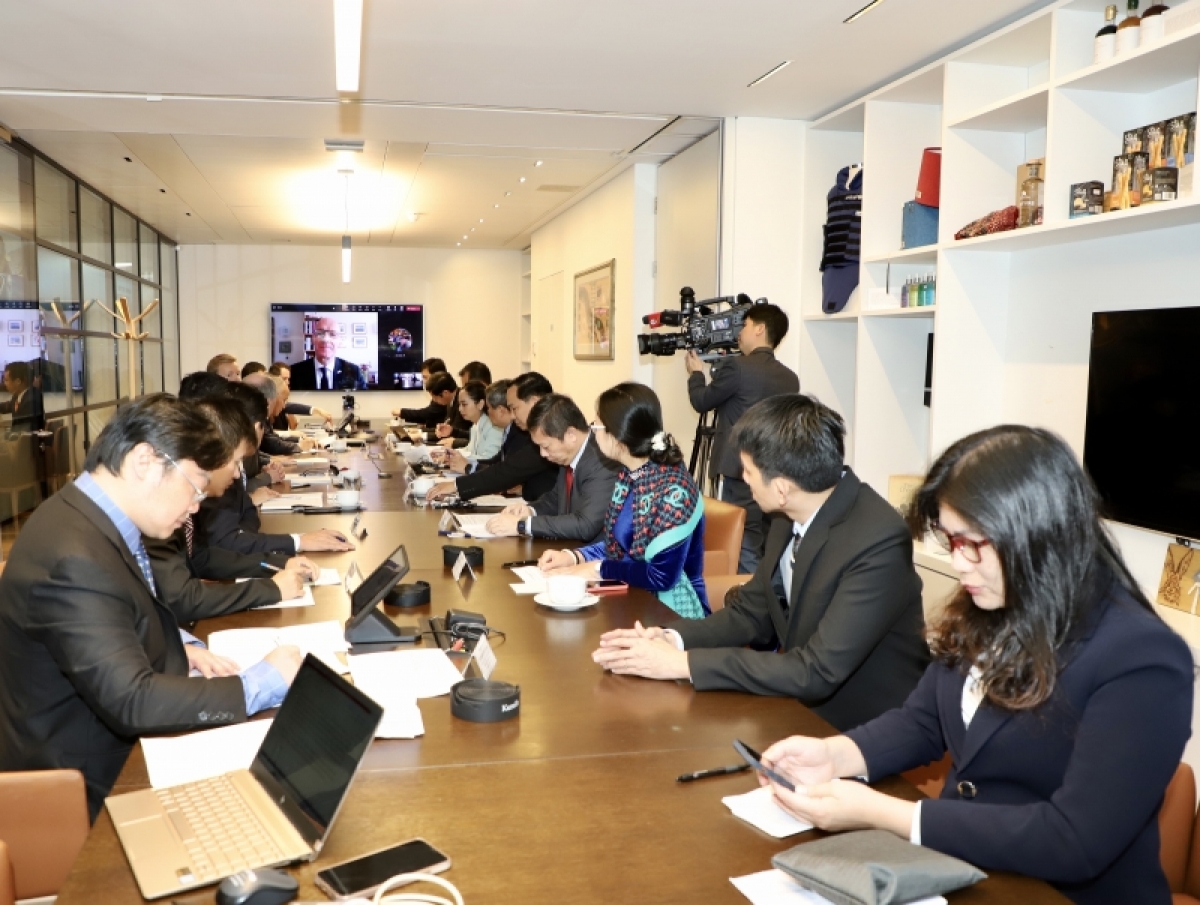 Fortalecimiento de la cooperación económica y educativa entre Vietnam y el Reino Unido