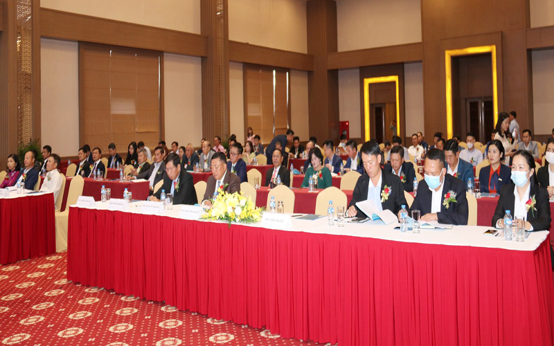 Primer Congreso de la Asociación de Negocios de Vietnam en Vientiane