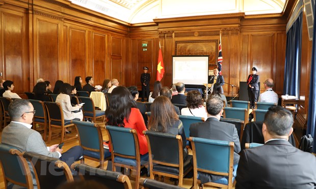 Promoción del comercio y productos vietnamitas en la ciudad británica de Nottingham