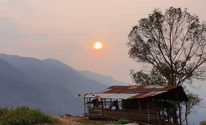 Aguas arriba del río Da para descubrir la comuna de Ka Lang en la lejana región fronteriza