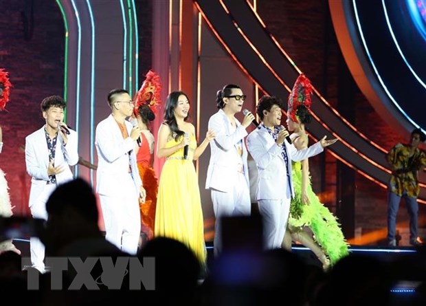 La gala “Take me to the Sun” ilumina el cielo de Da Nang