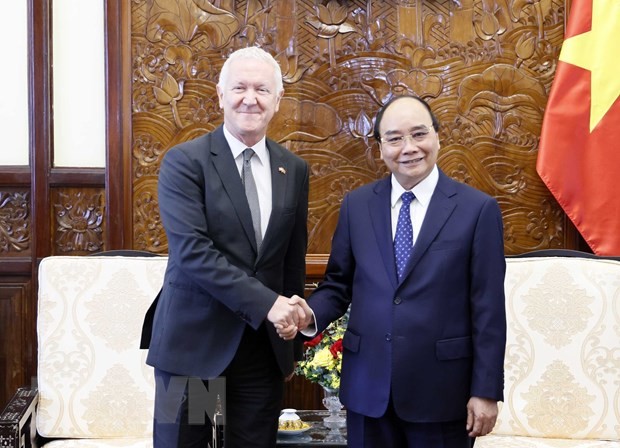 Presidente de Vietnam recibe a los embajadores de Países Bajos y Suiza