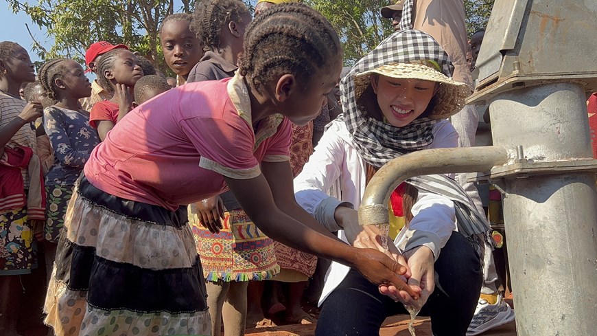 Miss Thuy Tien difunde la imagen del pueblo vietnamita en África