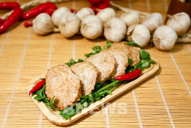 Salchichas de copos de arroz glutinoso verde, plato especial de Hanói