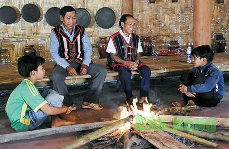 La etnia M’Nong preserva sus tradicionales casas alargadas en Tay Nguyen