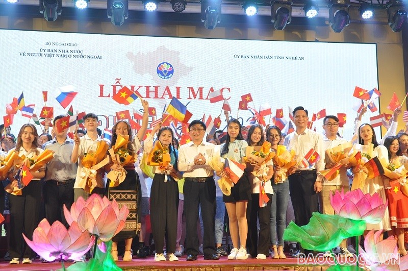 Comienza el campamento anual de verano para jóvenes vietnamitas en el extranjero en Nghe An