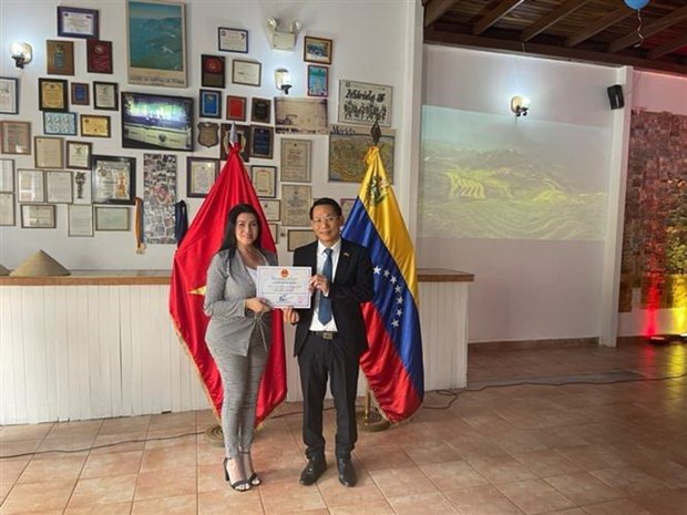 El helado típico de Hanói ahora en Venezuela