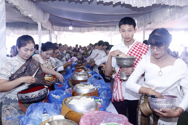Réquiem en Laos en homenaje a héroes y mártires
