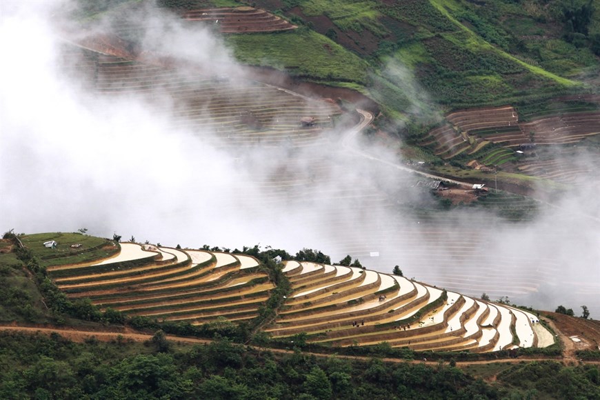 Hermosa vista desde cima del paso de montaña de Khau Pha en Vietnam