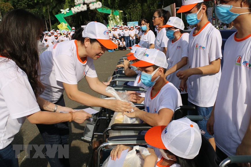 Ciudad Ho Chi Minh 5000 personas caminan juntas por las víctimas del agente naranja dioxina