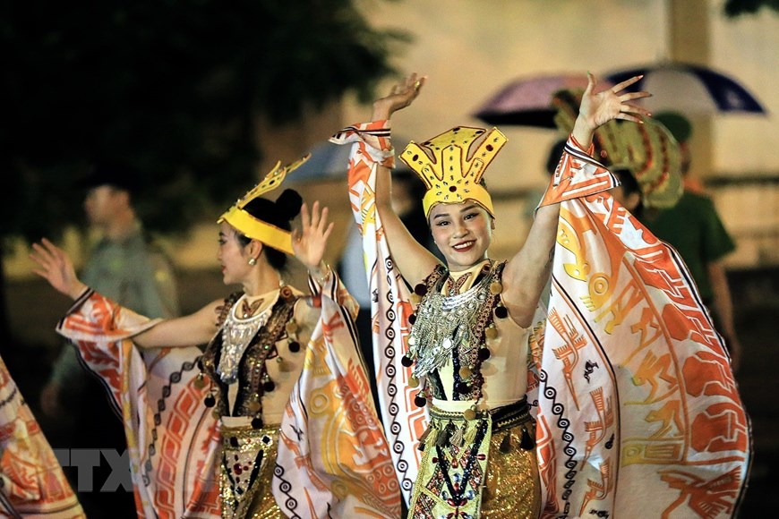 Impresionantes imágenes del Carnaval de Hoa Binh 2022