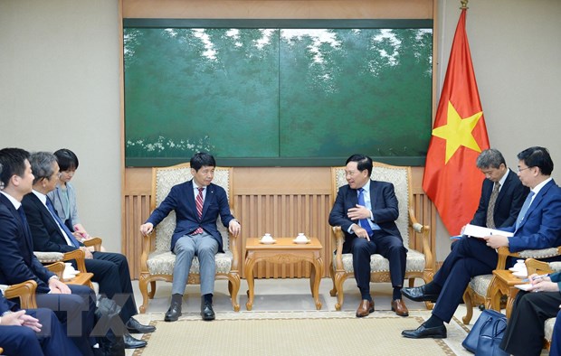 El viceprimer ministro permanente recibe al gobernador de la prefectura de Gunma de Japón