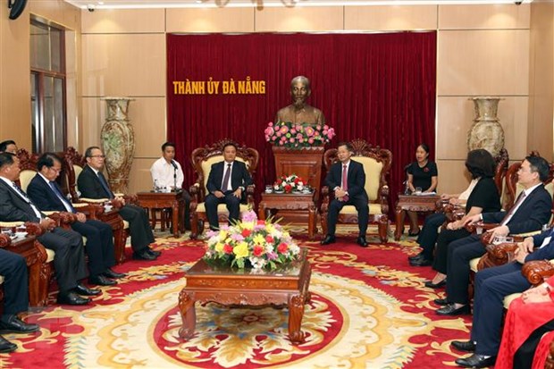 Da Nang y la provincia laosiana de Savannakhet fomentan los contactos bilaterales