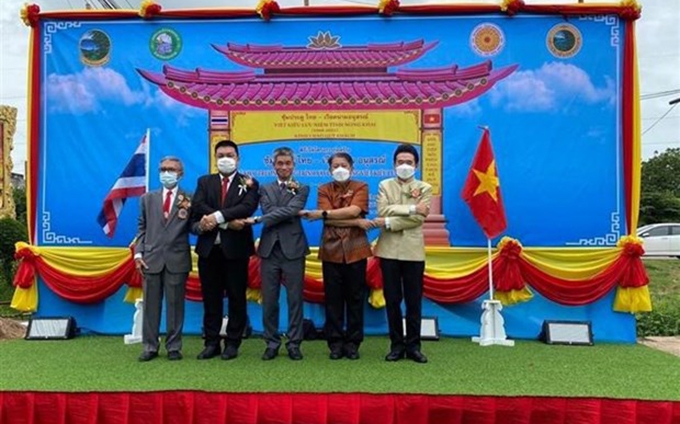 Inicia construcción de la puerta de bienvenida en la carretera de Viet Kieu en Tailandia