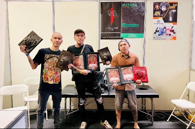 Un joven vietnamita gana cuatro premios en Bali Tattoo Expo 2022