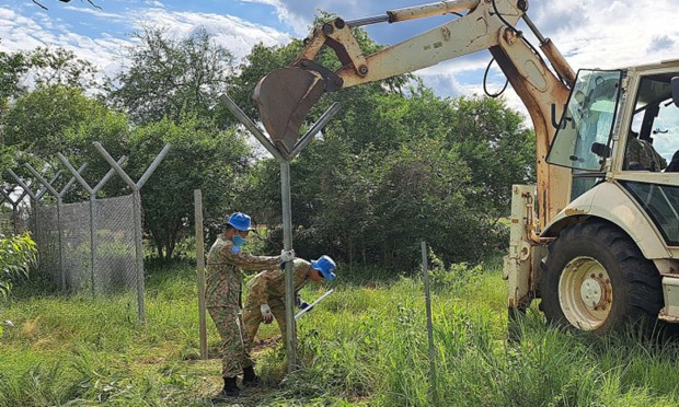 Las fuerzas de paz de Vietnam instalan cercas de seguridad en Abu Qussa