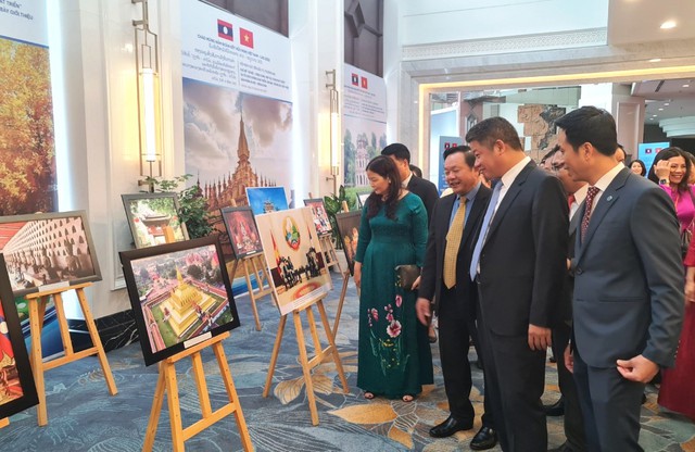 Exposición para mejorar la relación Hanói - Vientiane