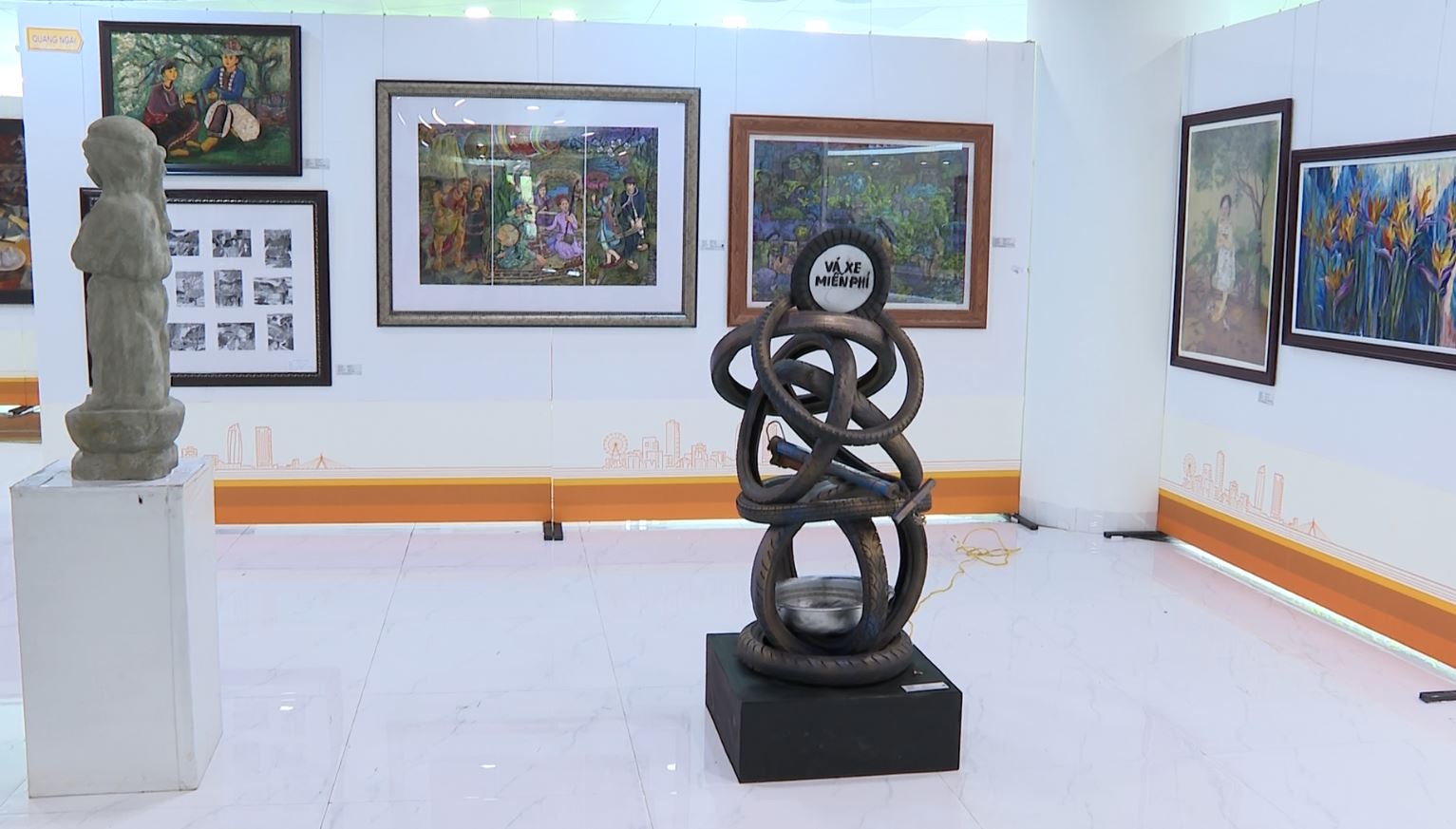 Exposición de arte de Da Nang difunde amor por la patria