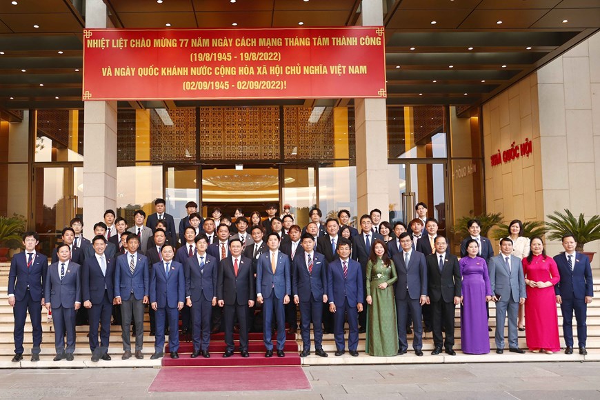 El líder del Legislativo da la bienvenida a los jóvenes parlamentarios japoneses