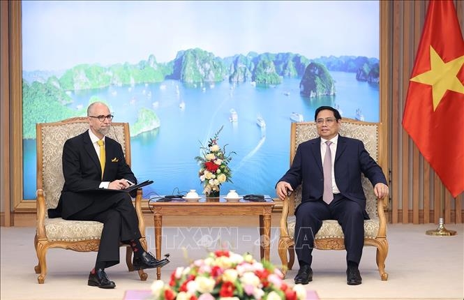 El primer ministro recibe al embajador canadiense