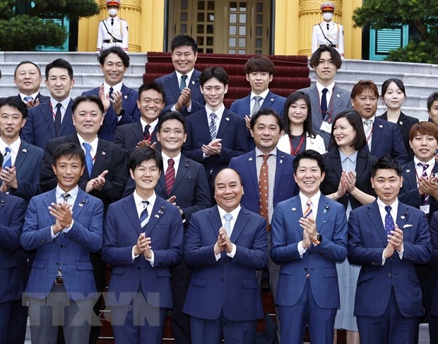El presidente vietnamita recibe a jóvenes parlamentarios japoneses