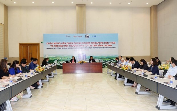 Inversores de Singapur estudian oportunidades de inversión en provincia vietnamita