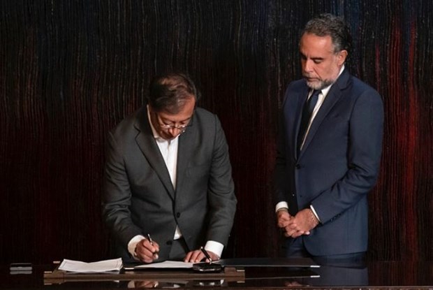 Venezuela y Colombia reanudan oficialmente relaciones diplomáticas