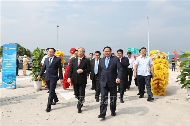 Puesta en funcionamiento oficial de la autopista Van Don - Mong Cai