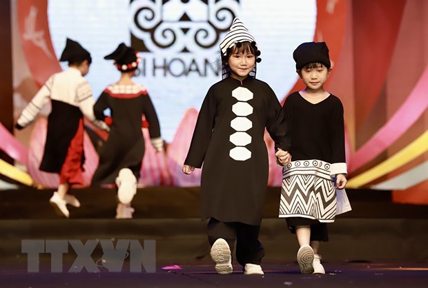 Primer festival infantil vietnamita Ao Dai celebrado en Phu Tho