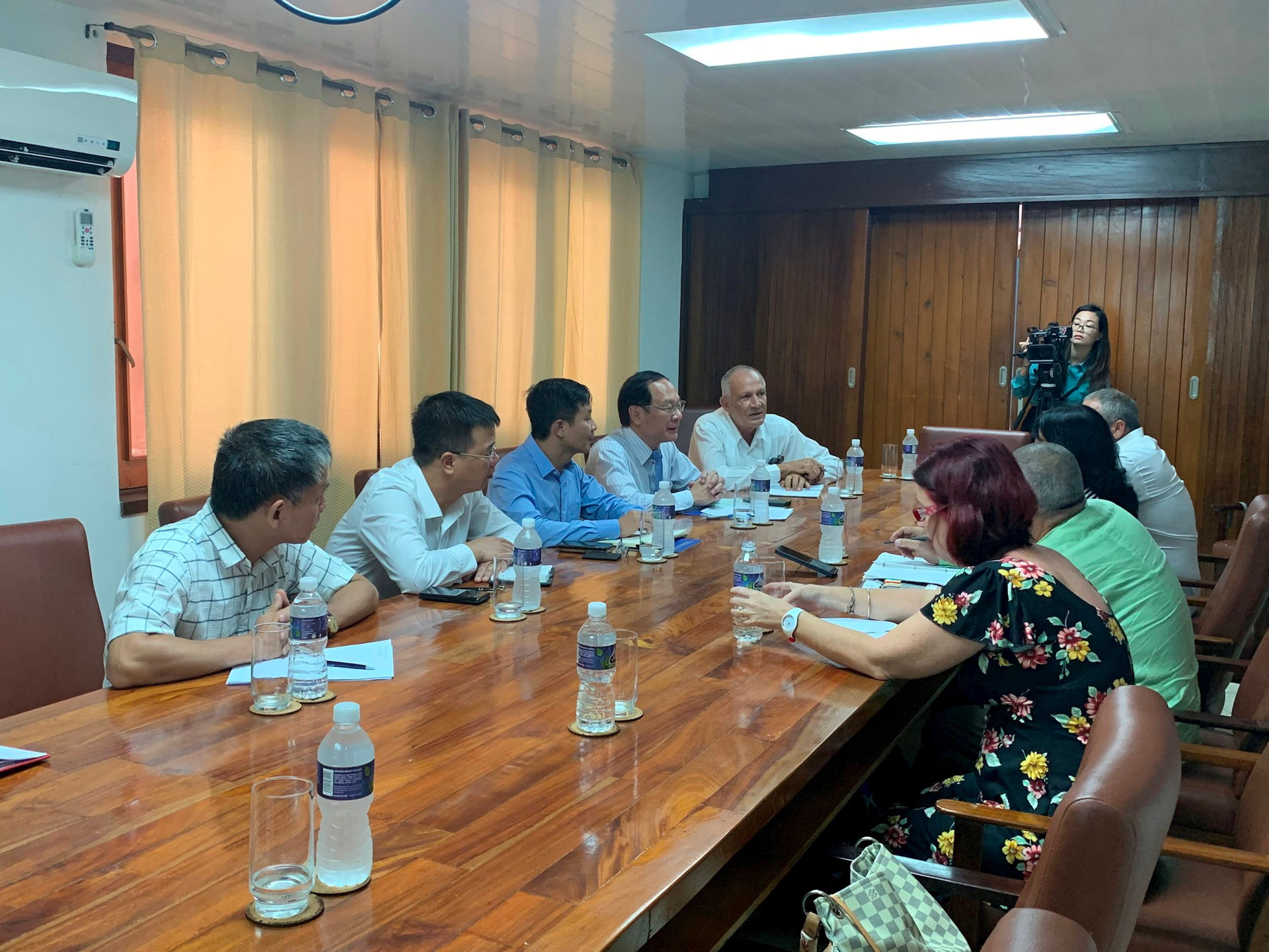 Vietnam y Cuba buscan fortalecer lazos en hidrometeorología, medio ambiente y economía circular