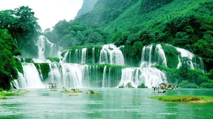 Provincia de Cao Bang Cao Bang recibe la bandera para albergar la VIII Conferencia Internacional de la Red Mundial de Geoparques de la UNESCO en Asia Pacífico 2024