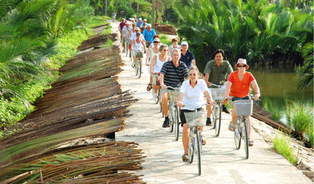 Flujo de turistas internacionales en Vietnam continúa aumentando en agosto