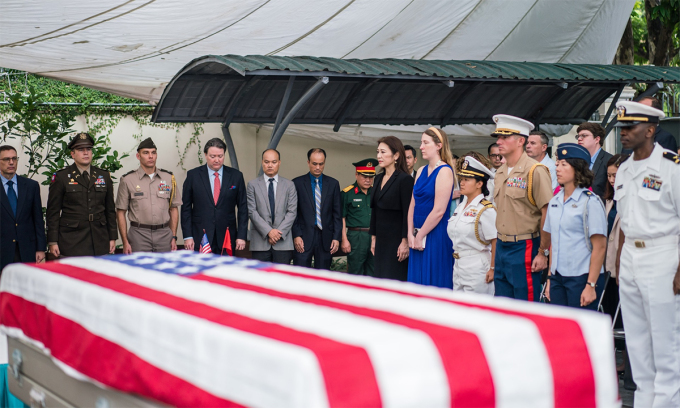Entregan posibles restos de militar estadounidense desaparecido en guerra en Vietnam
