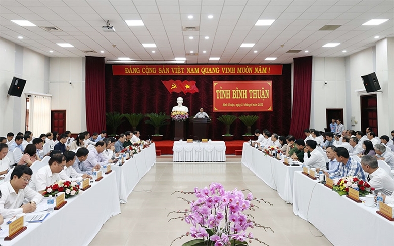 El Primer Ministro Pham Minh Chinh se reúne con autoridades principales de la provincia de Binh Thuan