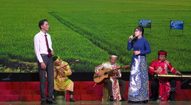 Long An rinde homenaje a la música y la canción de “Don ca tai tu”