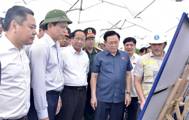 El presidente del Parlamento inspecciona la construcción de obras importantes de transporte en la región del sureste
