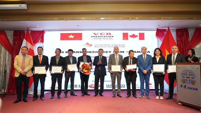 Establecen oficialmente Asociación de Empresarios Vietnam-Canadá