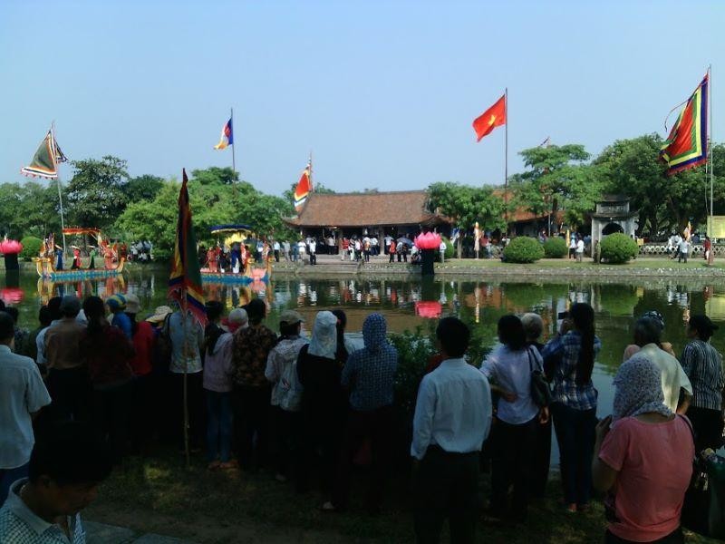 Reconstituida la procesión tradicional con casi quinientos participantes en el Festival de la Pagoda Keo de provincia de Thai Binh