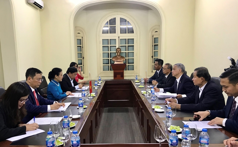 Vietnam y Laos buscan intercambio más cercano entre pueblos