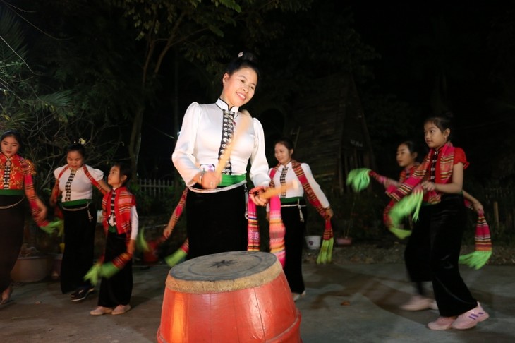 Instrumentos musicales acompañantes en la danza Xoe de la etnia Thai