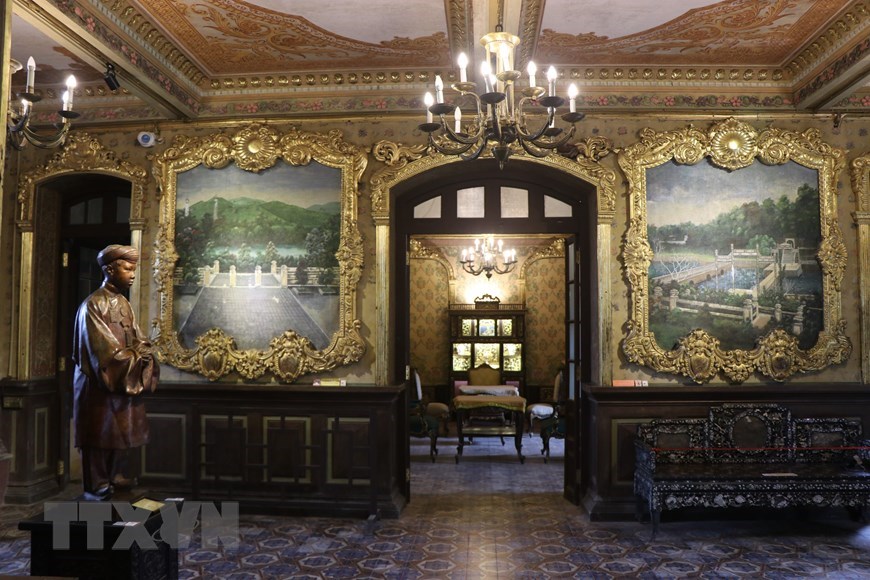 Palacio An Dinh en ciudad antigua de Hue