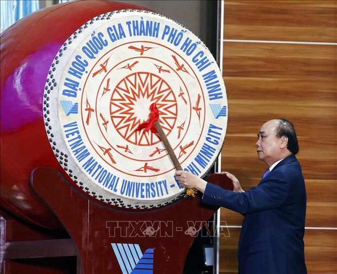 Presidente Nguyen Xuan Phuc asistió en la ceremonia de apertura del año escolar 2022 de la Universidad Nacional de Ciudad Ho Chi Minh