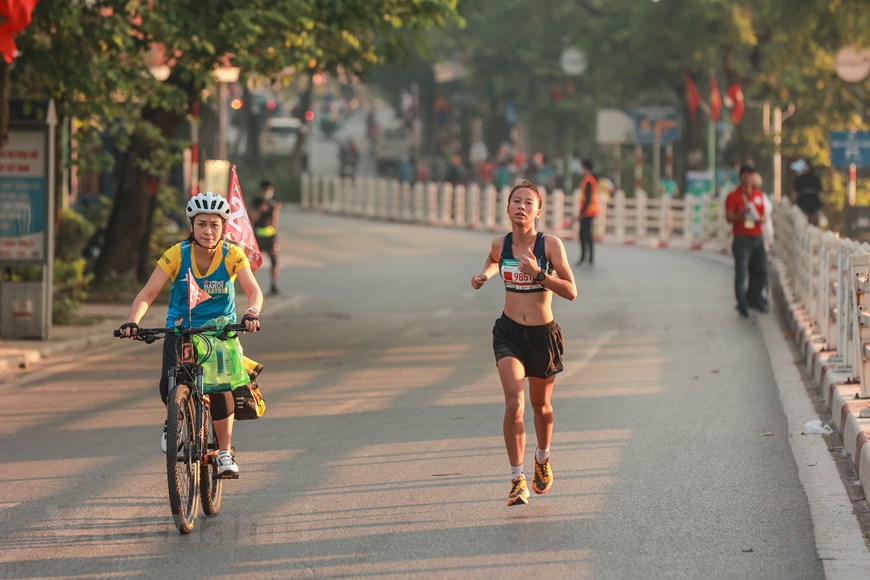 Más de 10 000 atletas participan en el maratón de Hanói