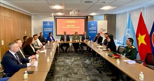 Delegación de Vietnam ante la ONU se reúne con estudiantes de la Academia Militar de EE UU
