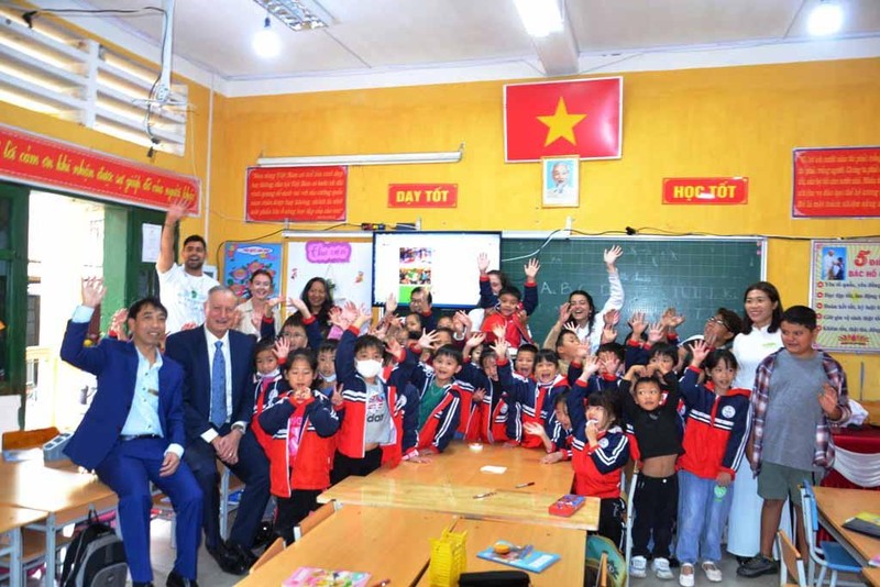 Niños vietnamitas en Sapa se benefician por el servicio voluntario de israelís