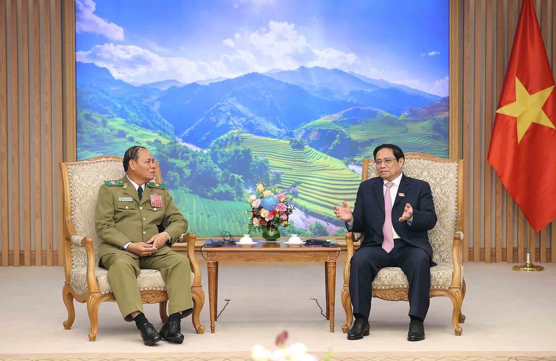 El primer ministro recibe al viceprimer ministro y ministro de Seguridad Pública de Laos