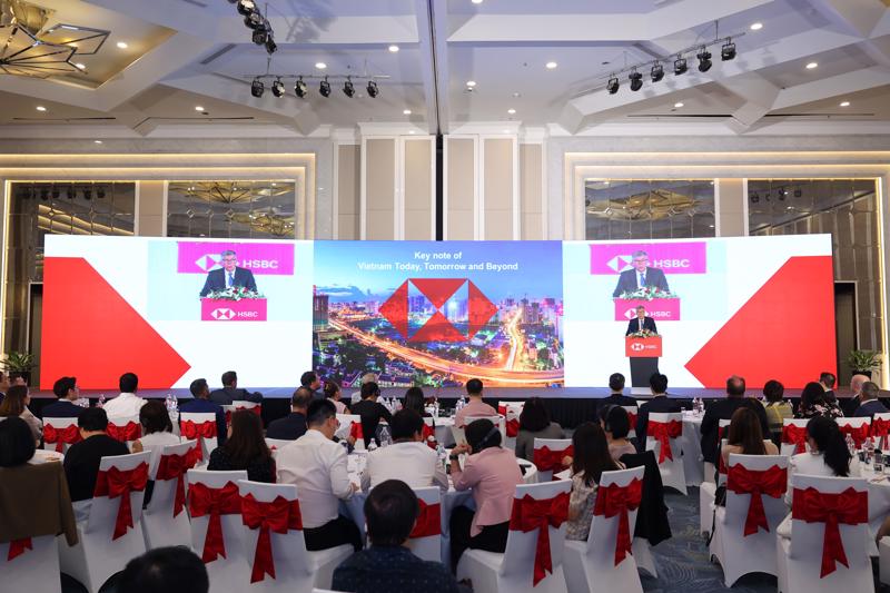 Las perspectivas de Vietnam siguen siendo tranquilizadoras en medio de la incertidumbre global, según expertos extranjeros