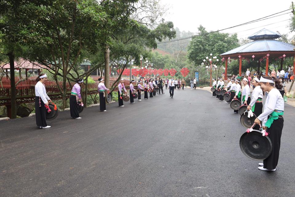 Hacer del turismo de Ba Vi un sector económico clave