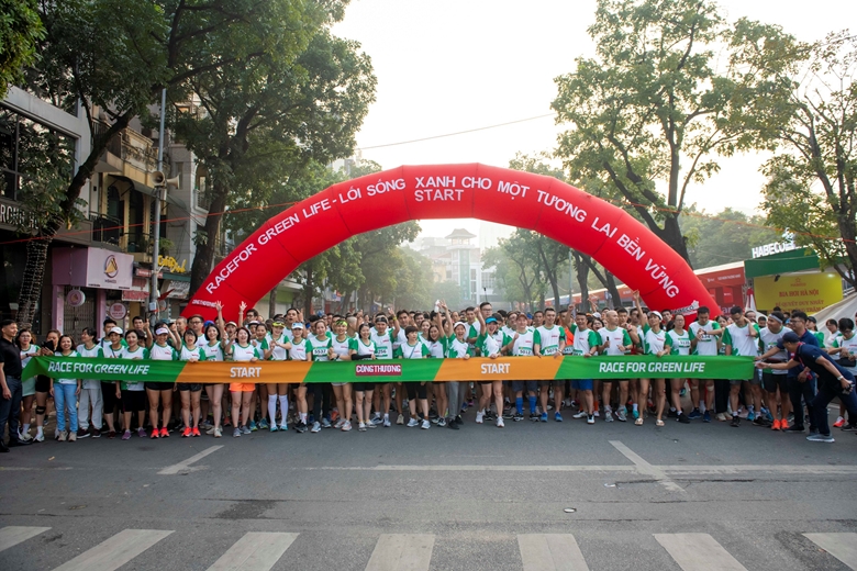 Casi 800 se unen a la “Carrera por la Vida Verde”