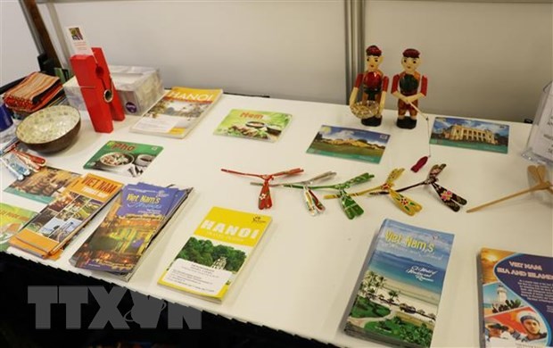 Vietnam se destaca con sus potencialidades turísticas en feria internacional en Canadá